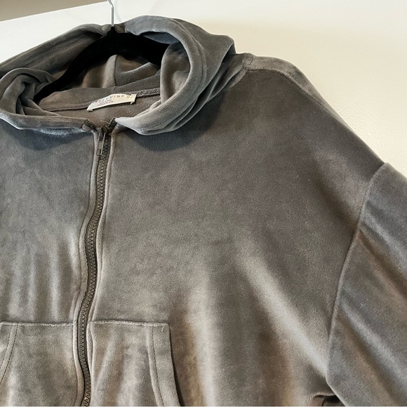 Rose & Vine | Velvet Crop Zip Up Hoodie - Picture 3 of 14